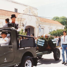El Coronel de Marina Leonardo Rosales llega a Punta Alta. El Coronel de Marina Leonardo Rosales llega a Punta Alta.