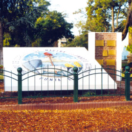 El Monumento al Escudo del Partido de Coronel Rosales. El Monumento al Escudo del Partido de Coronel Rosales.